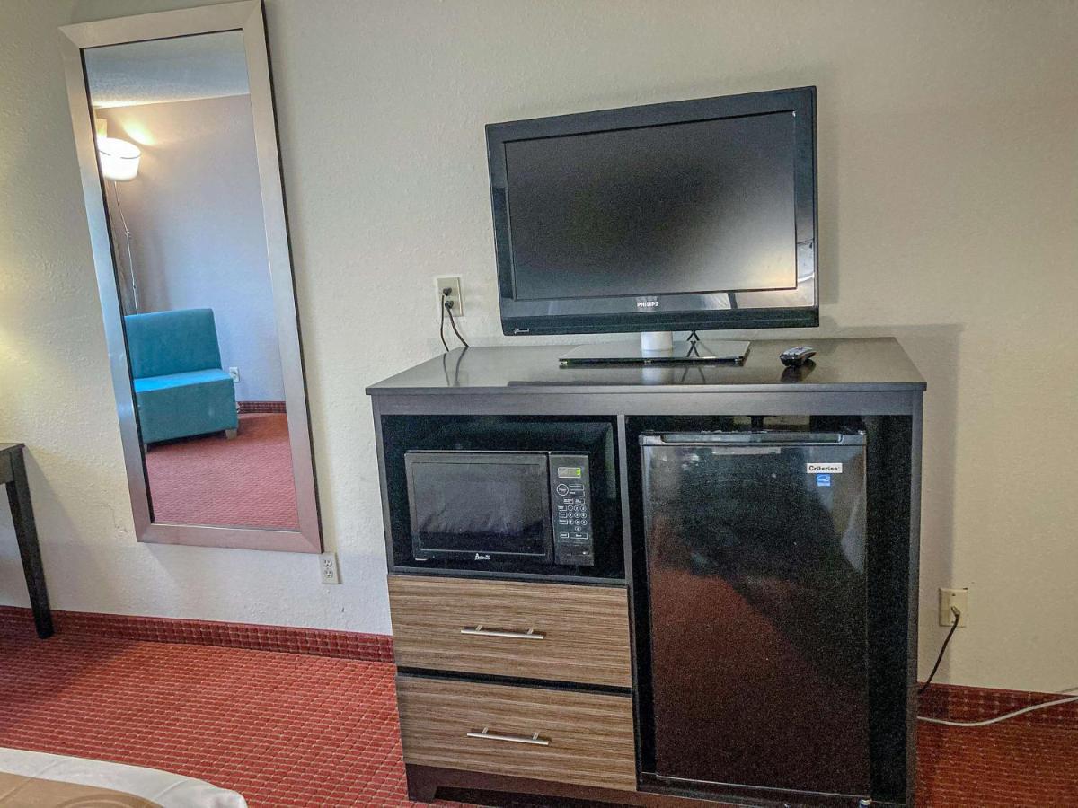 Motel 6 Elkhart, In Exterior photo